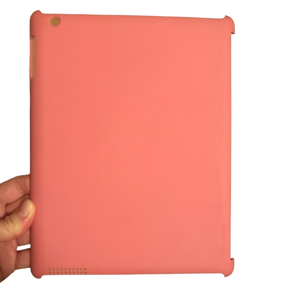 XtremeMac pink iPad cover (gen 1,2,3,4)